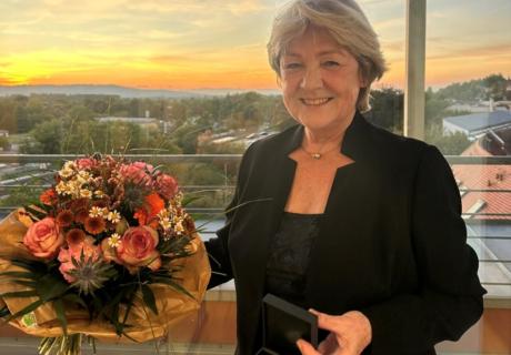 Übergabe Staufermedaille Monika Toussaint